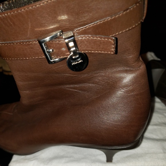 Size 39.5 authentic Prada boots - Picture 2 of 4